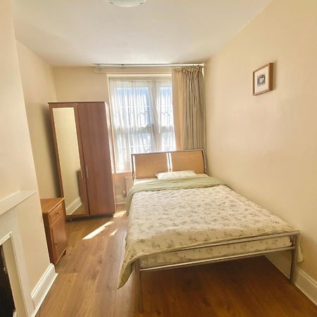 Separate Rooms By The Thames London Exteriör bild